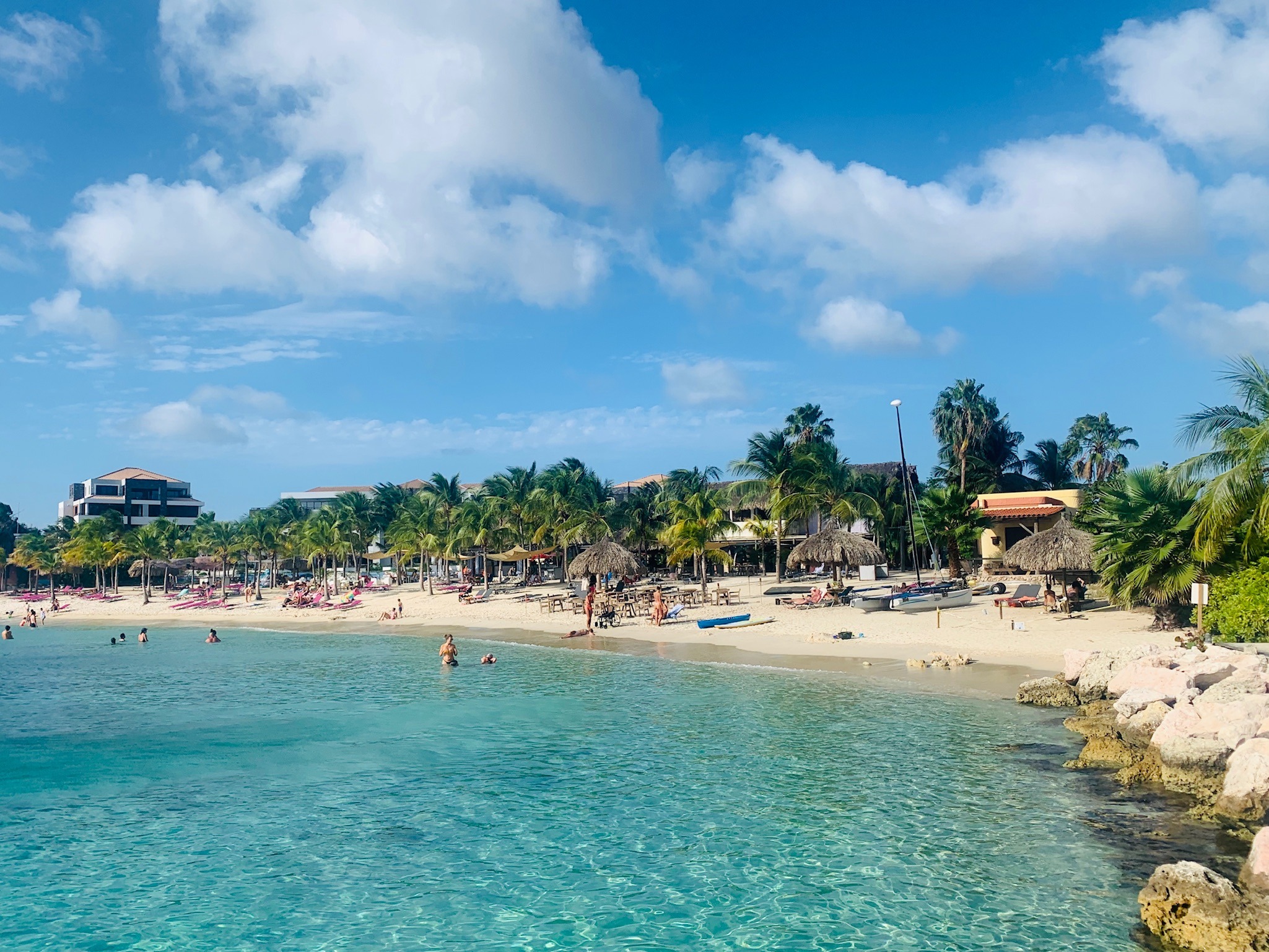 Blue Bay strand met turquoise zee, Curaçao